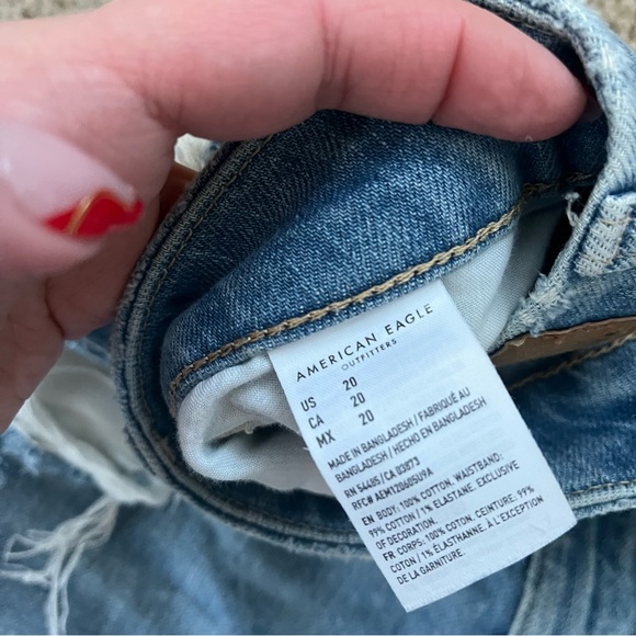 American Eagle Distressed Curvy Mom Shorts - Picture 4 of 5